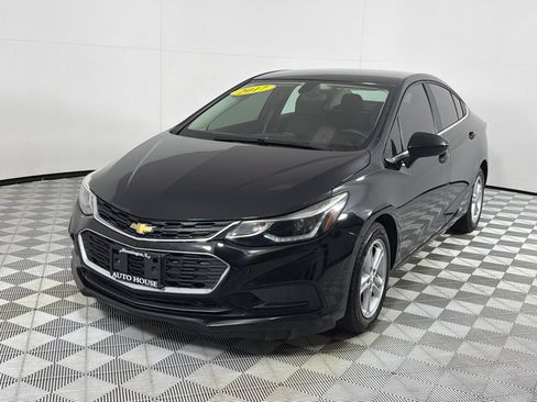 Used 2017 Chevrolet Cruze LT w/ Convenience Package FWD image 8