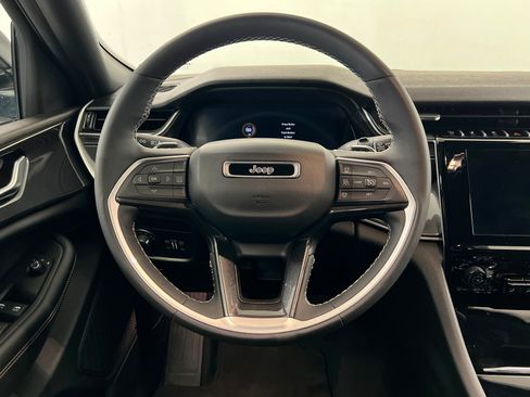 Certified 2023 Jeep Grand Cherokee Altitude AWD/4WD image 12