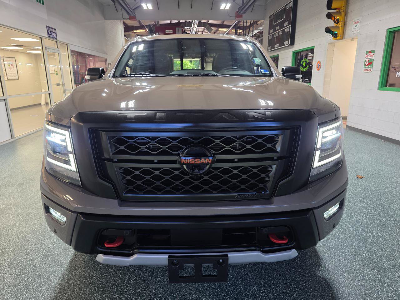 Used 2022 Nissan Titan PRO-4X w/ Pro-4x Convenience Package AWD/4WD image 3