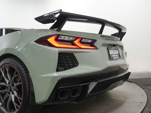 Used 2024 Chevrolet Corvette Stingray Convertible w/ 1LT RWD image 17