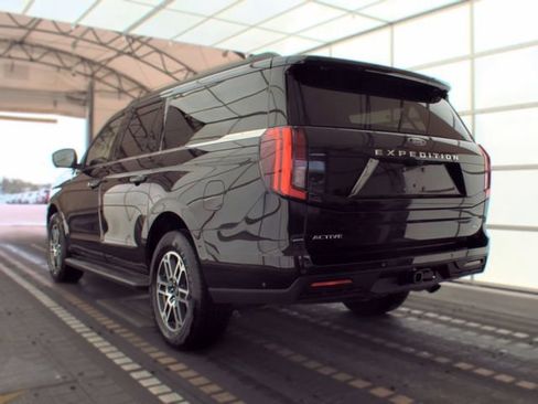 Used 2025 Ford Expedition Max Active RWD image 2