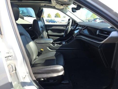 Used 2023 Jeep Grand Cherokee 4WD 4xe image 11