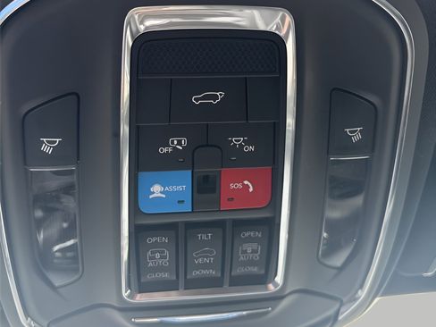 Used 2024 Jeep Wagoneer Series II w/ Premium Group I AWD/4WD image 30