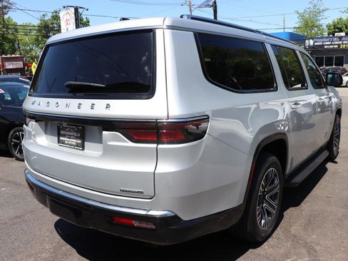 Used 2024 Jeep Wagoneer L Series II w/ Flexible Seating Group AWD/4WD image 5