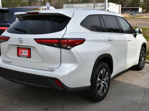 Used 2022 Toyota Highlander XLE image 5