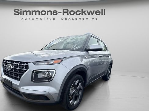 Used 2025 Hyundai Venue SEL FWD image 1