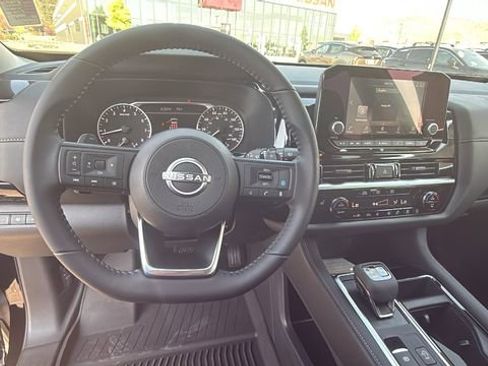 New 2025 Nissan Pathfinder SV image 18