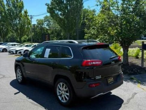 Used 2018 Jeep Cherokee Limited AWD/4WD image 6