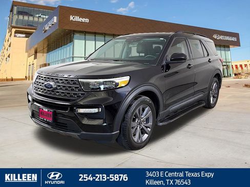 Used 2023 Ford Explorer XLT w/ Equipment Group 202A image 3