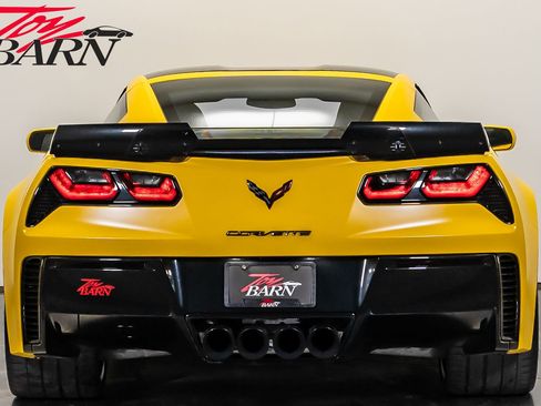 Used 2015 Chevrolet Corvette Z06 w/ 3LZ Preferred Equipment Group image 12