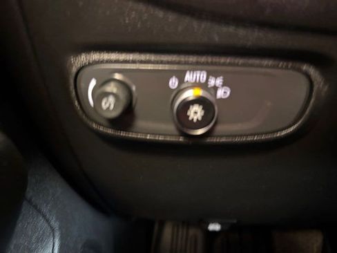 Used 2020 Chevrolet Equinox LT image 15