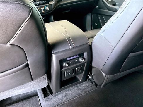 Used 2023 Chevrolet Traverse RS AWD/4WD image 14