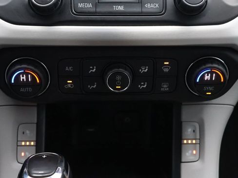 Used 2019 GMC Acadia SLE w/ Driver Alert Package I image 17