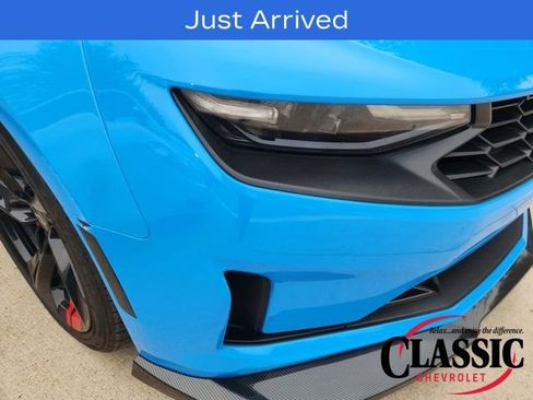 Used 2022 Chevrolet Camaro LT w/ Technology Package image 13