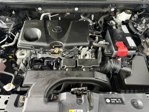 Used 2021 Toyota RAV4 XLE AWD/4WD image 10
