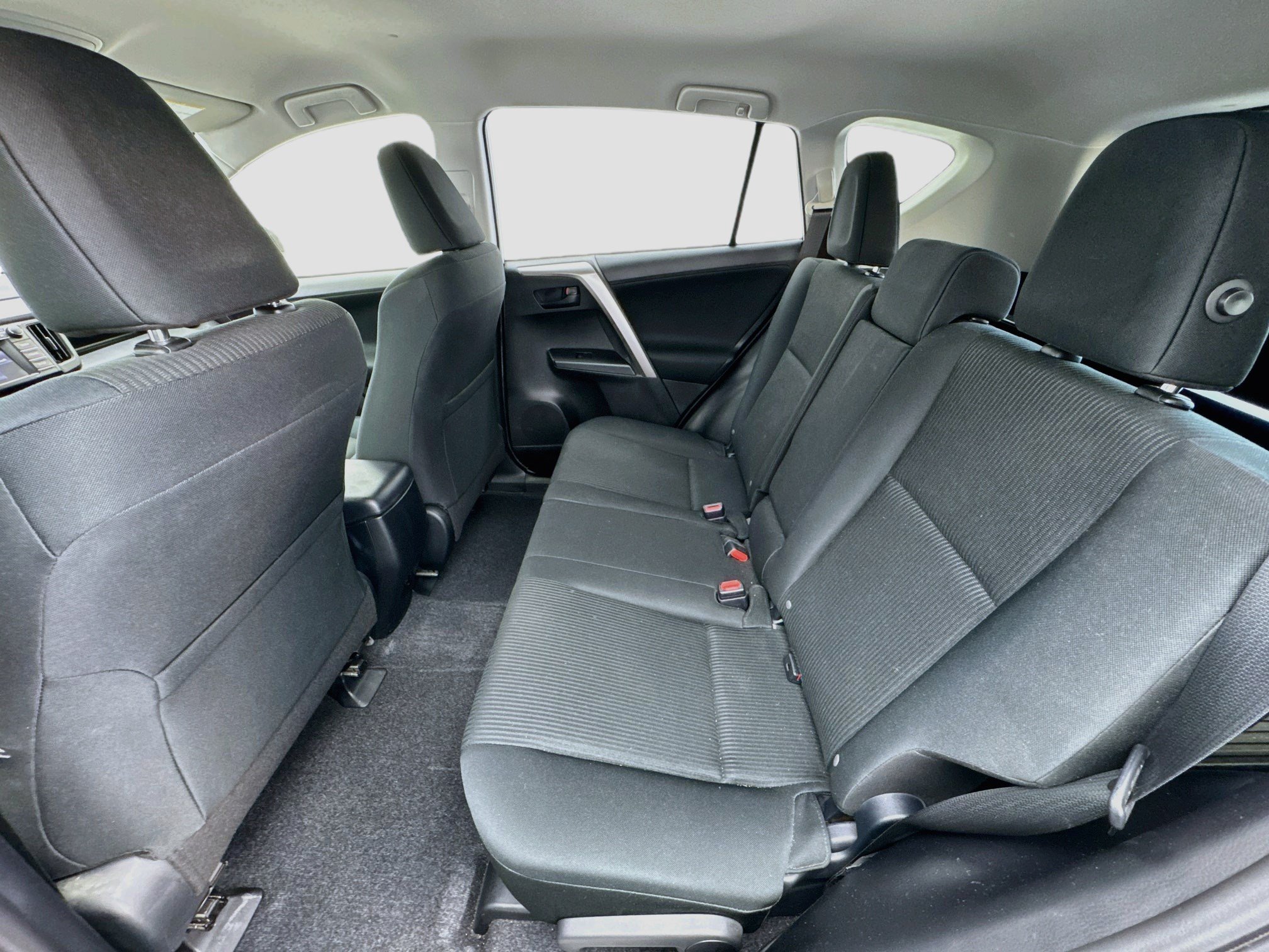 Used 2018 Toyota RAV4 LE w/ All Weather Liner Package FWD image 15