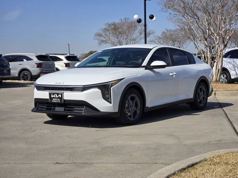 New 2026 Kia K4 FWD image 2