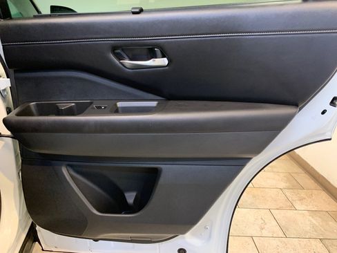 Used 2024 Nissan Pathfinder SL AWD/4WD image 44