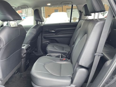 Used 2025 Toyota Grand Highlander FWD image 27