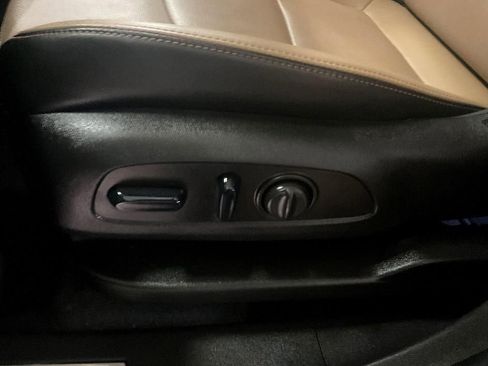 Used 2023 Chevrolet Equinox Premier image 16