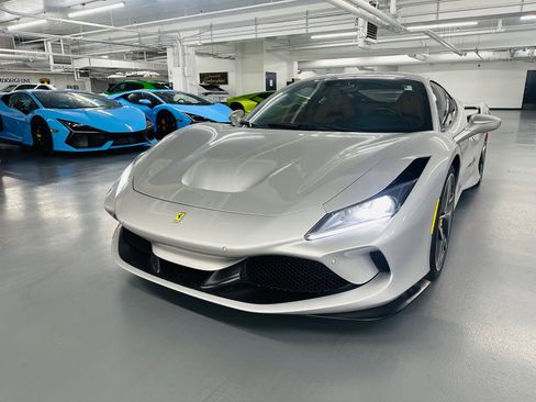 Used 2022 Ferrari F8 Tributo image 2
