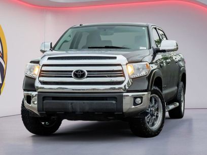 Used 2017 Toyota Tundra SR5 w/ SR5 Upgrade Package