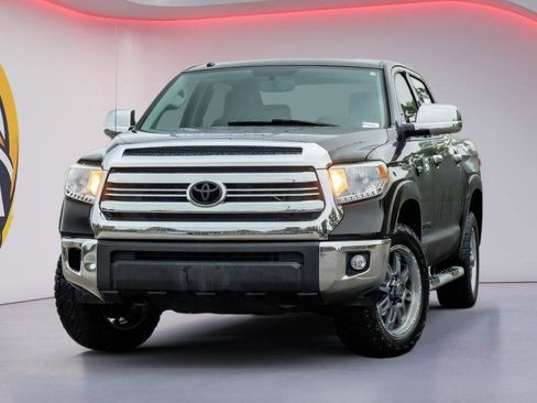 Used 2017 Toyota Tundra SR5 w/ SR5 Upgrade Package AWD/4WD image 1