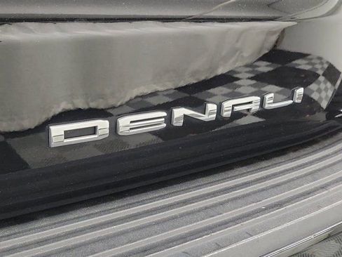 Used 2023 GMC Yukon Denali Ultimate AWD/4WD image 8