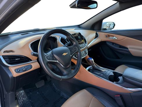 Used 2017 Chevrolet Volt Premier w/ Driver Confidence II Package image 9