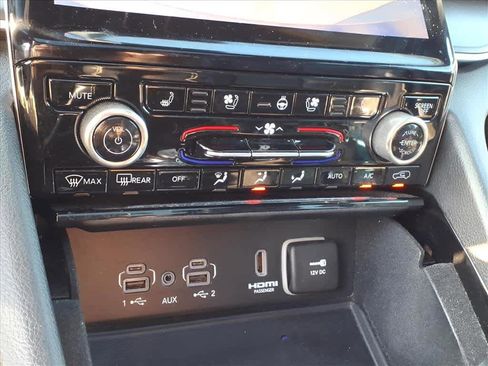 Used 2022 Jeep Grand Cherokee Overland w/ Luxury Tech Group IV image 17