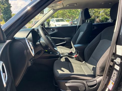 Used 2020 Kia Soul S FWD image 22