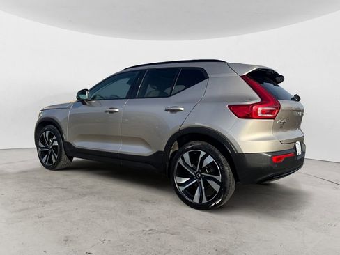Certified 2023 Volvo XC40 B5 Ultimate w/ Protection Package Premier AWD/4WD image 4