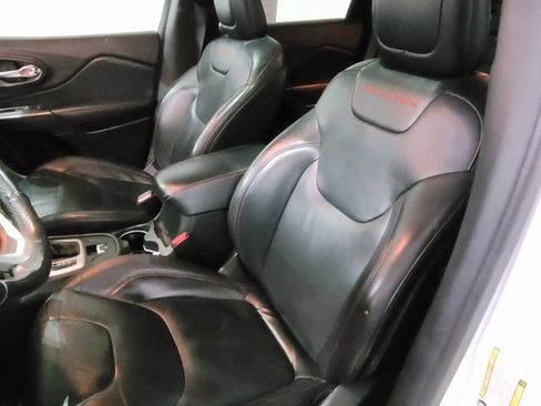 Used 2014 Jeep Cherokee Trailhawk w/ Technology Group image 10