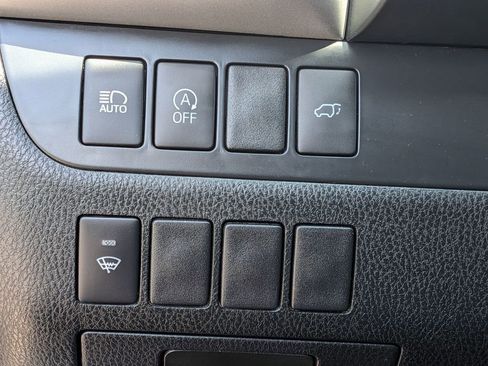 Used 2019 Toyota Highlander XLE AWD/4WD image 16
