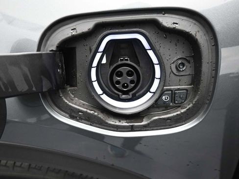 Used 2025 Ford Escape SE w/ PHEV Premium Package image 29