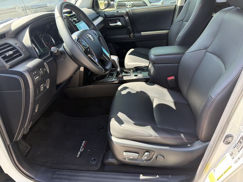 Certified 2022 Toyota 4Runner TRD Off-Road Premium w/ Moonroof Package AWD/4WD image 19