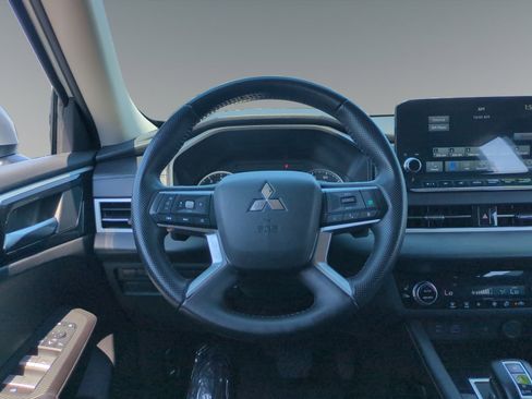 Used 2024 Mitsubishi Outlander SE image 12