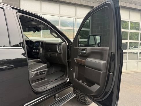 Used 2022 GMC Sierra 3500 Denali w/ Denali Black Diamond Edition AWD/4WD image 50