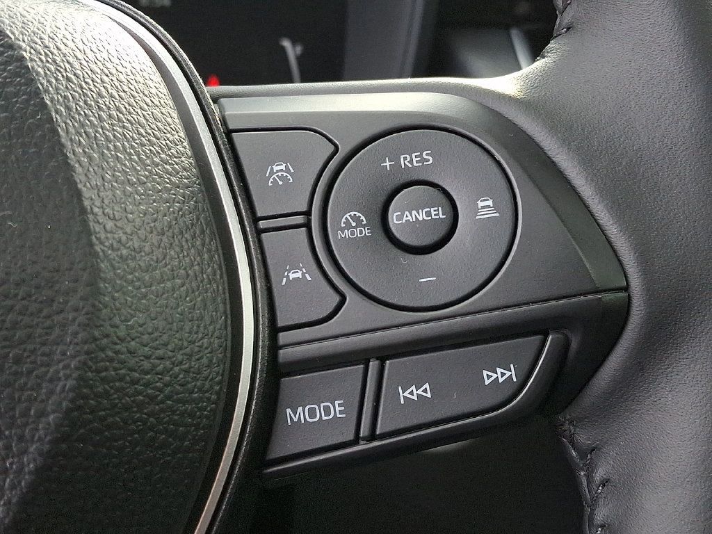 Used 2025 Toyota Corolla SE w/ SE Premium Package FWD image 26