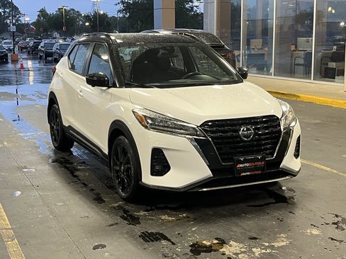 Used 2021 Nissan Kicks SR FWD image 3