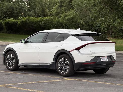 Used 2022 Kia EV6 Light RWD image 7