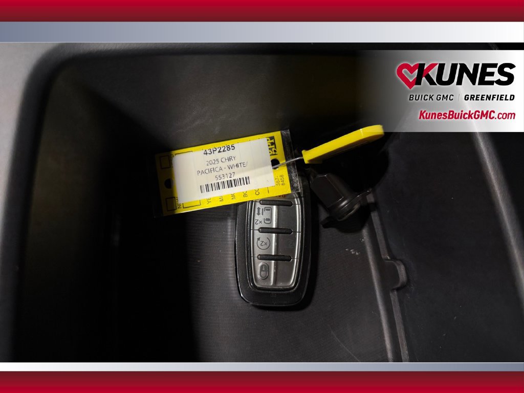 Used 2025 Chrysler Pacifica Select FWD image 38