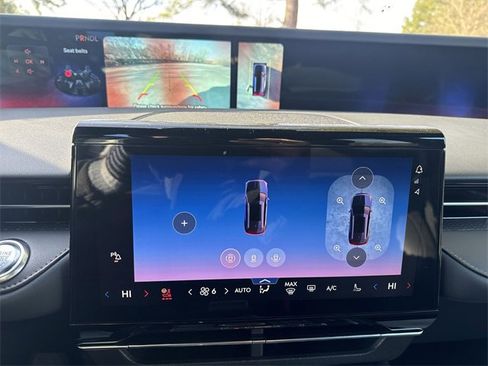 Certified 2024 Lincoln Nautilus Reserve w/ Equipment Group 202A image 17