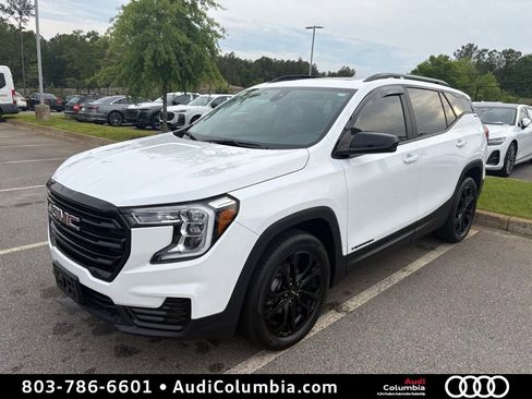 Used 2022 GMC Terrain SLE w/ Driver Convenience Package FWD image 2