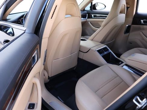 Used 2018 Porsche Panamera 4 image 16