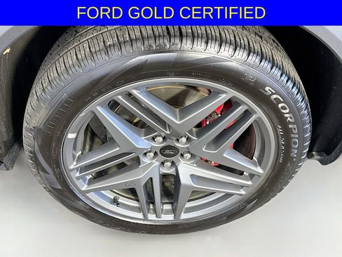 Certified 2025 Ford Explorer ST-Line w/ ST-Line Street Pack image 32