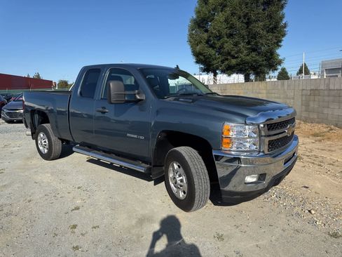 Used 2011 Chevrolet Silverado 2500 LT w/ Interior Plus Package image 3