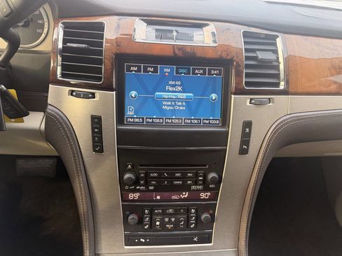 Used 2011 Cadillac Escalade ESV Platinum image 23