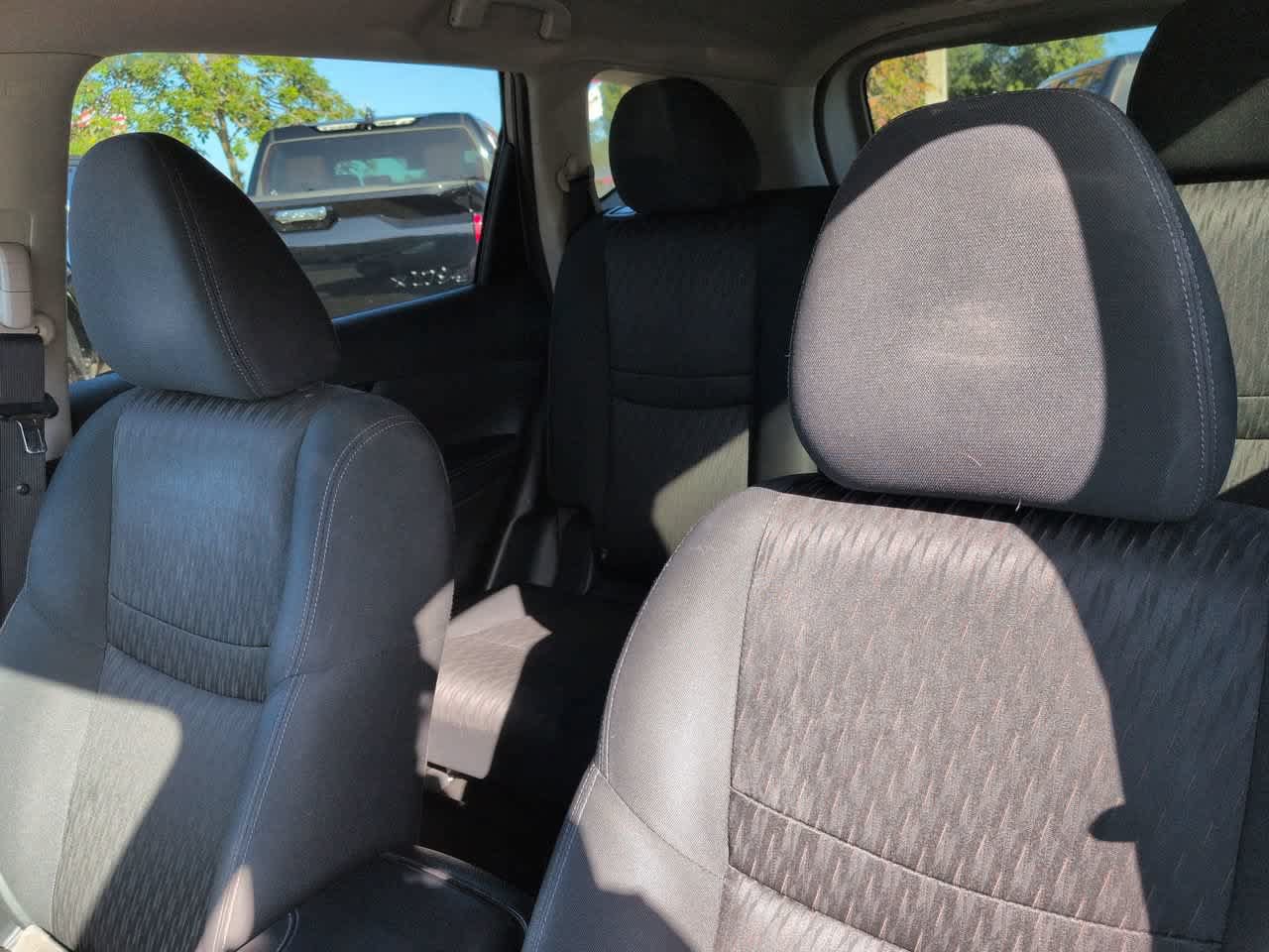 Used 2018 Nissan Rogue SV FWD image 8