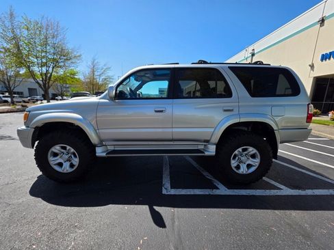 Used 2001 Toyota 4Runner SR5 AWD/4WD image 3